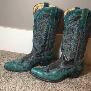 Gorgeous Corral teal and black boots!